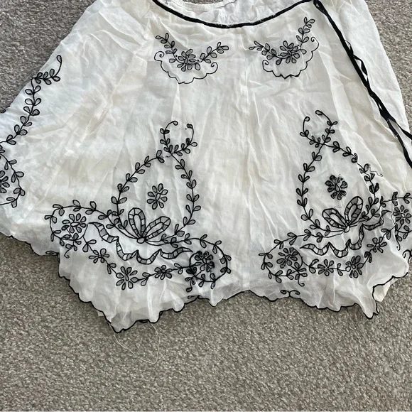 IN SEARCH OF The Limited embroidered skirt circa 2002ish - Picture 1 of 1
